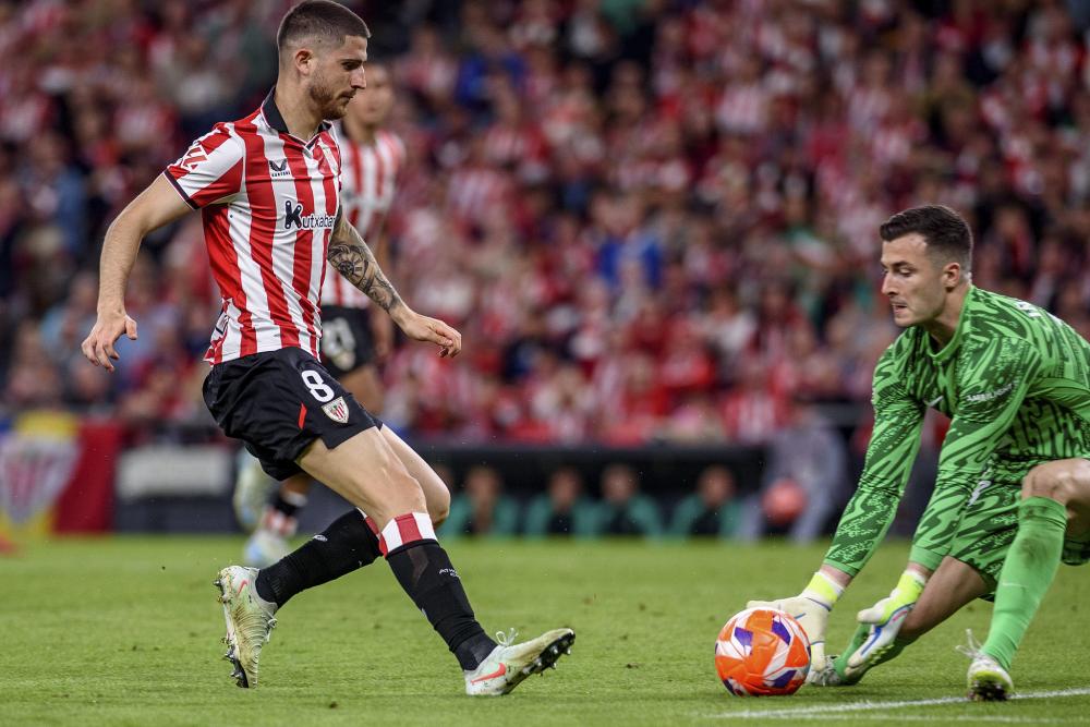 太阳报：贝克汉姆在一家高档酒吧举办派对，庆祝自己封爵