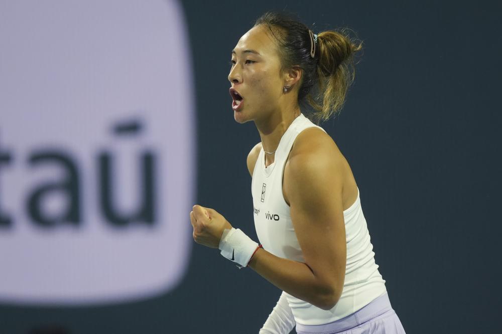 名记还原leeway事件：保罗私自指点伦纳德被小范甘迪警告