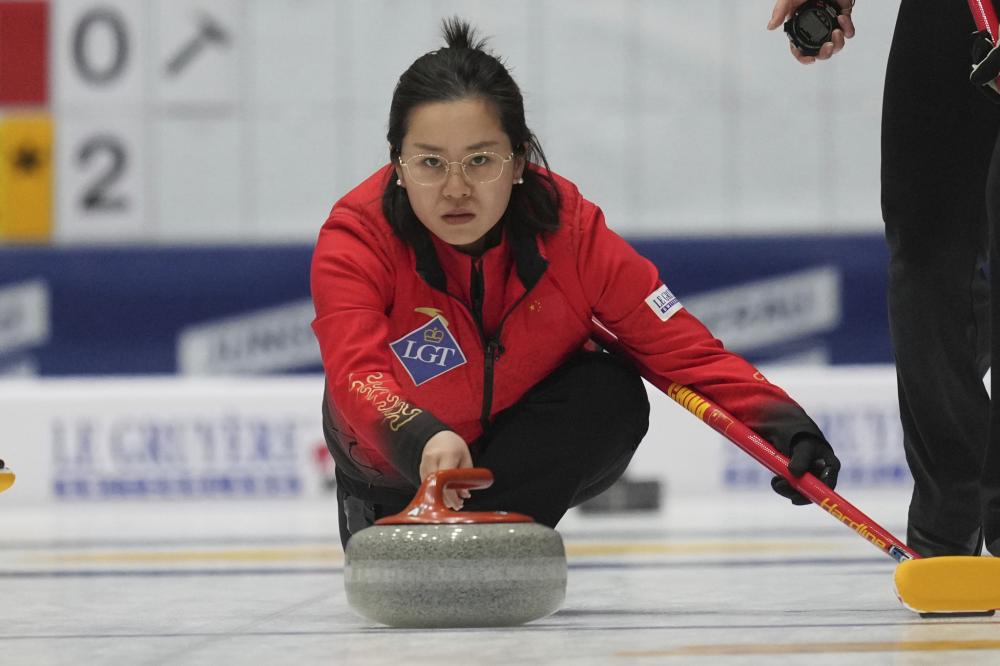 足球西甲双雄同日失分，冠军悬念再次被点燃